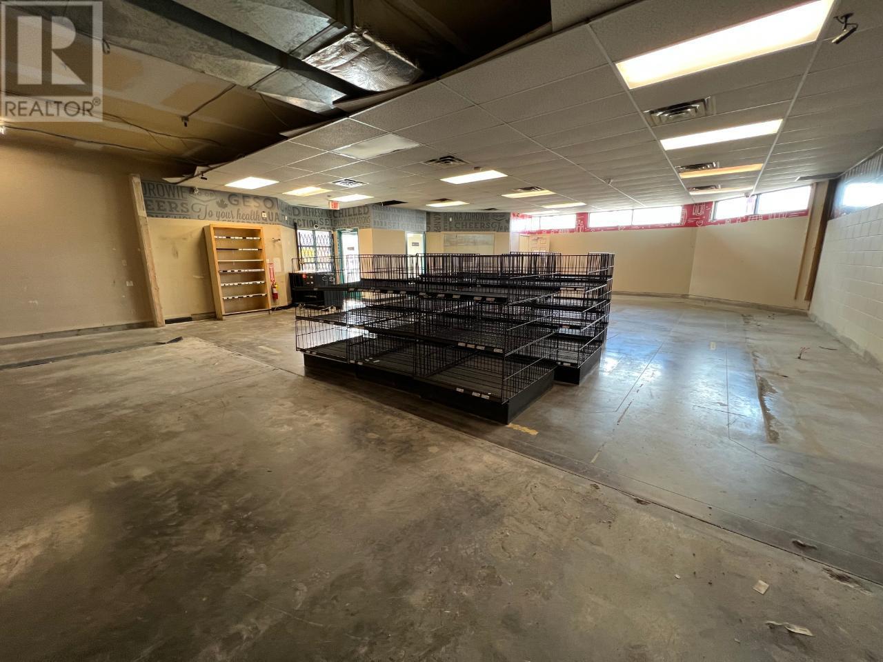 1050 8th Street Property Photo 4