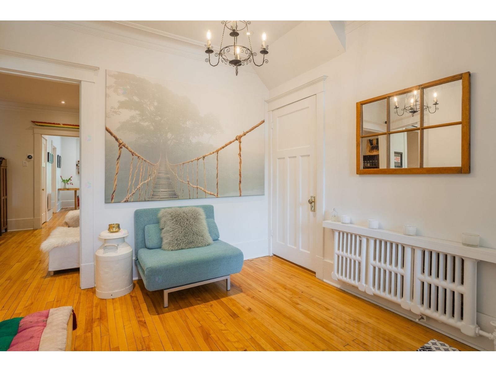 4417 Av. Earnscliffe