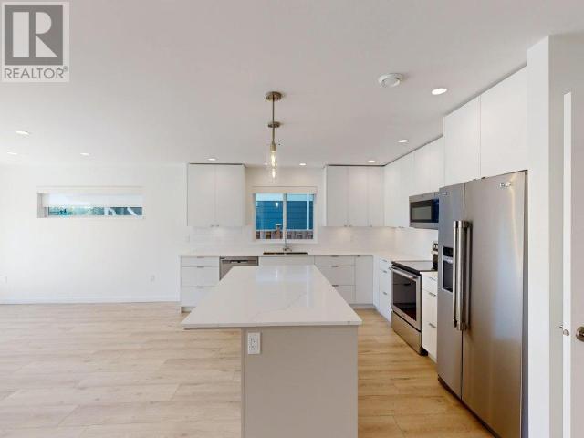 7271 Edgehill Crescent Property Photo 2