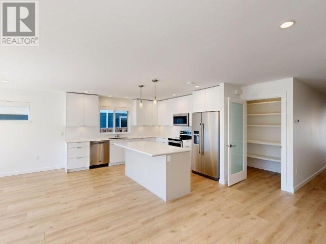 7271 Edgehill Crescent Property Photo 3