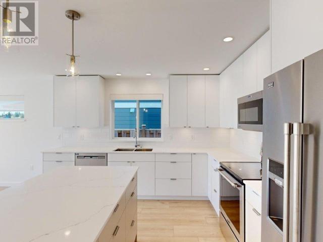 7271 Edgehill Crescent Property Photo 4