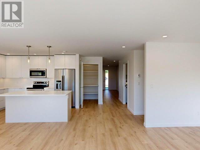7271 Edgehill Crescent Property Photo 9