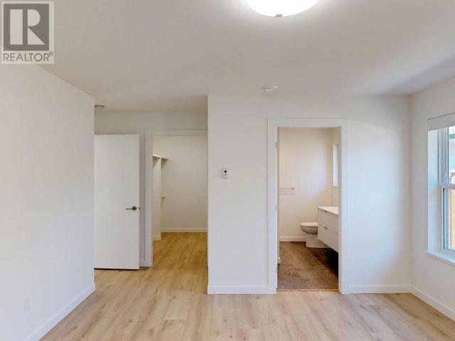 7271 Edgehill Crescent Property Photo 11