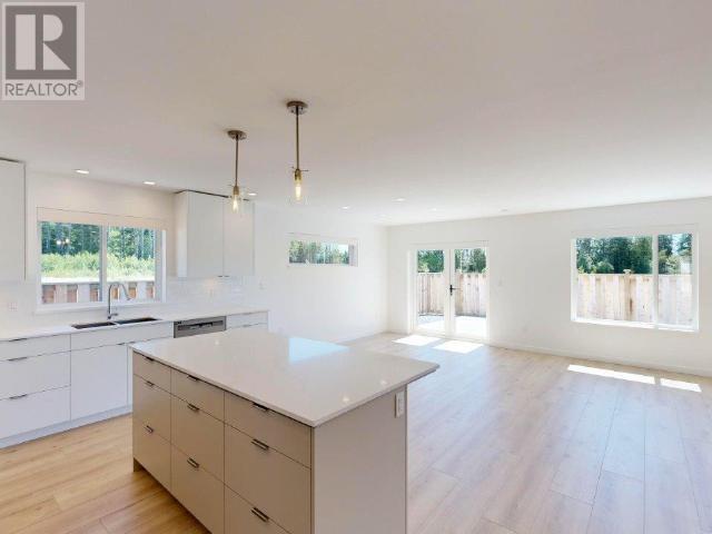 7265 Edgehill Crescent Property Photo 3