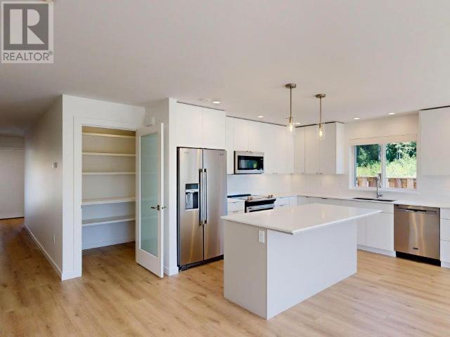 7265 Edgehill Crescent Property Photo 12