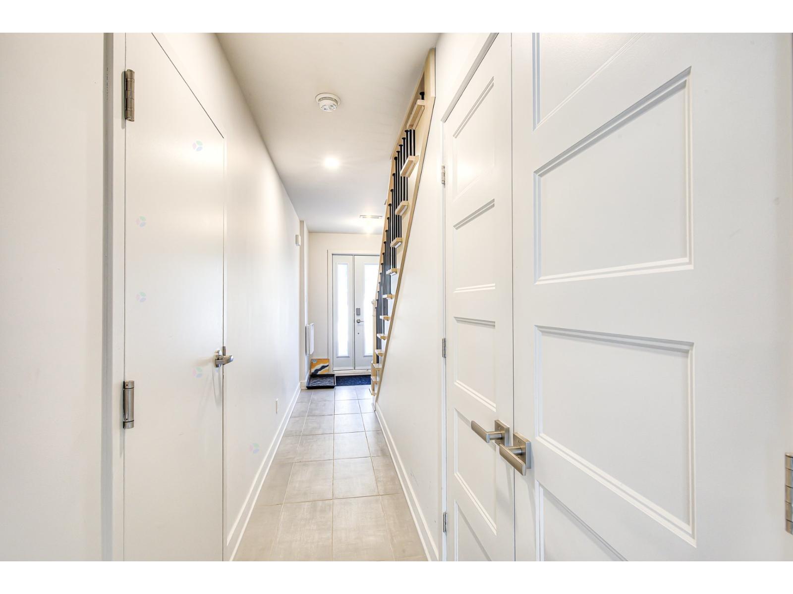 2025 Rue Phil-goyette Property Photo 3