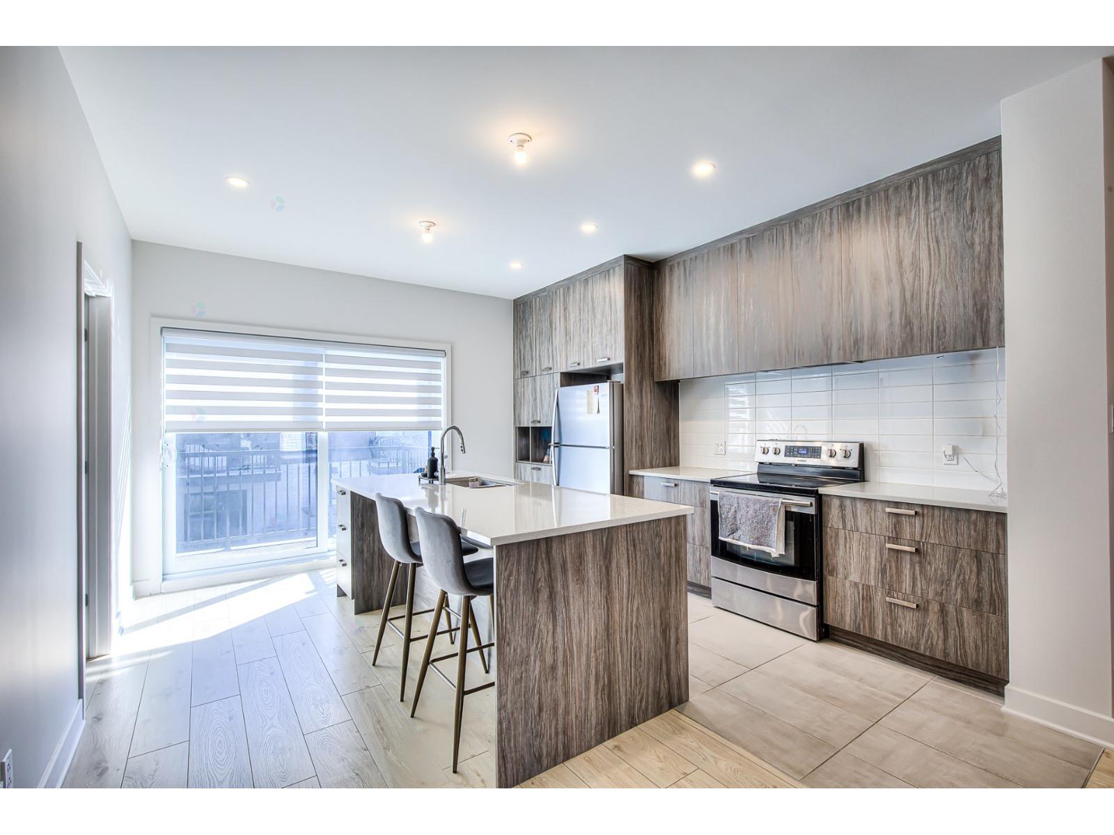 2025 Rue Phil-goyette Property Photo 4