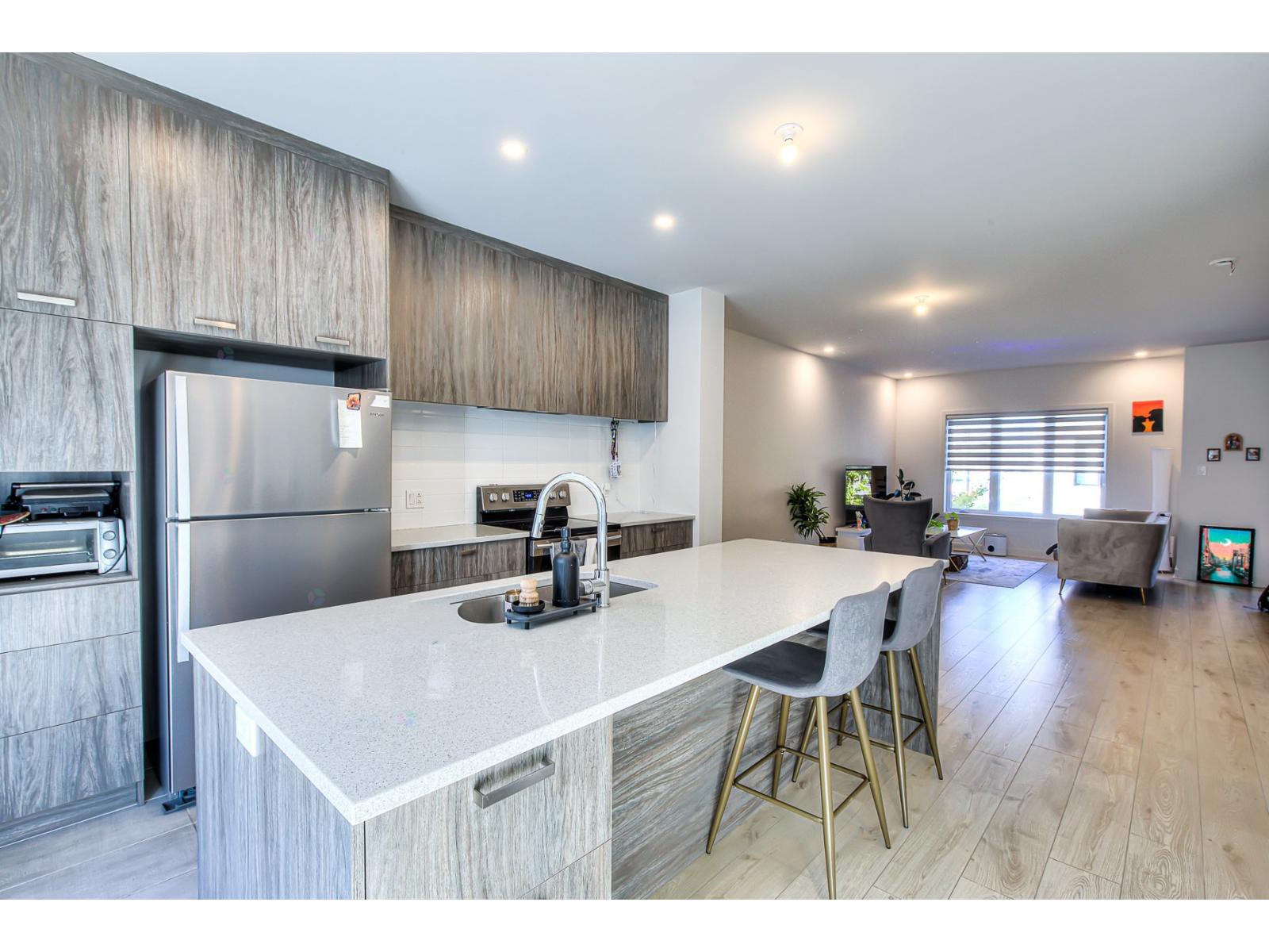 2025 Rue Phil-goyette Property Photo 6