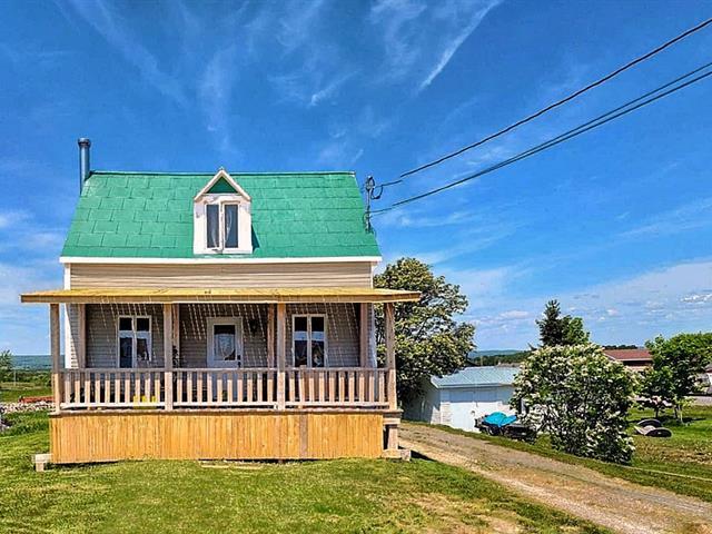 149 3e Avenue E. Property Photo 1