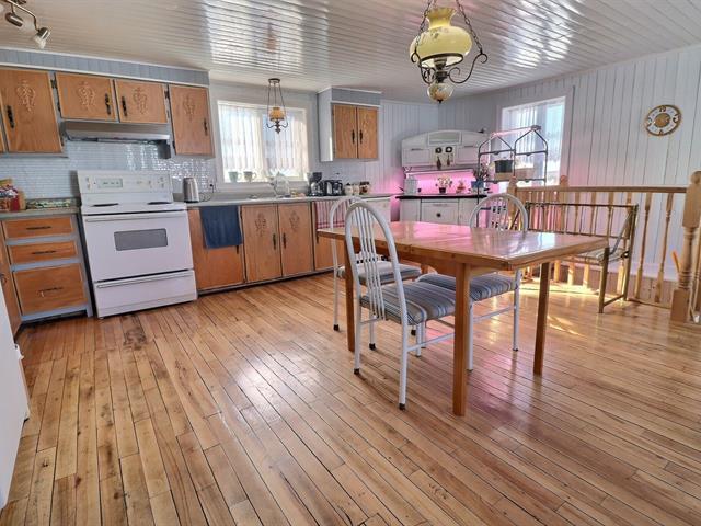 149 3e Avenue E. Property Photo 7