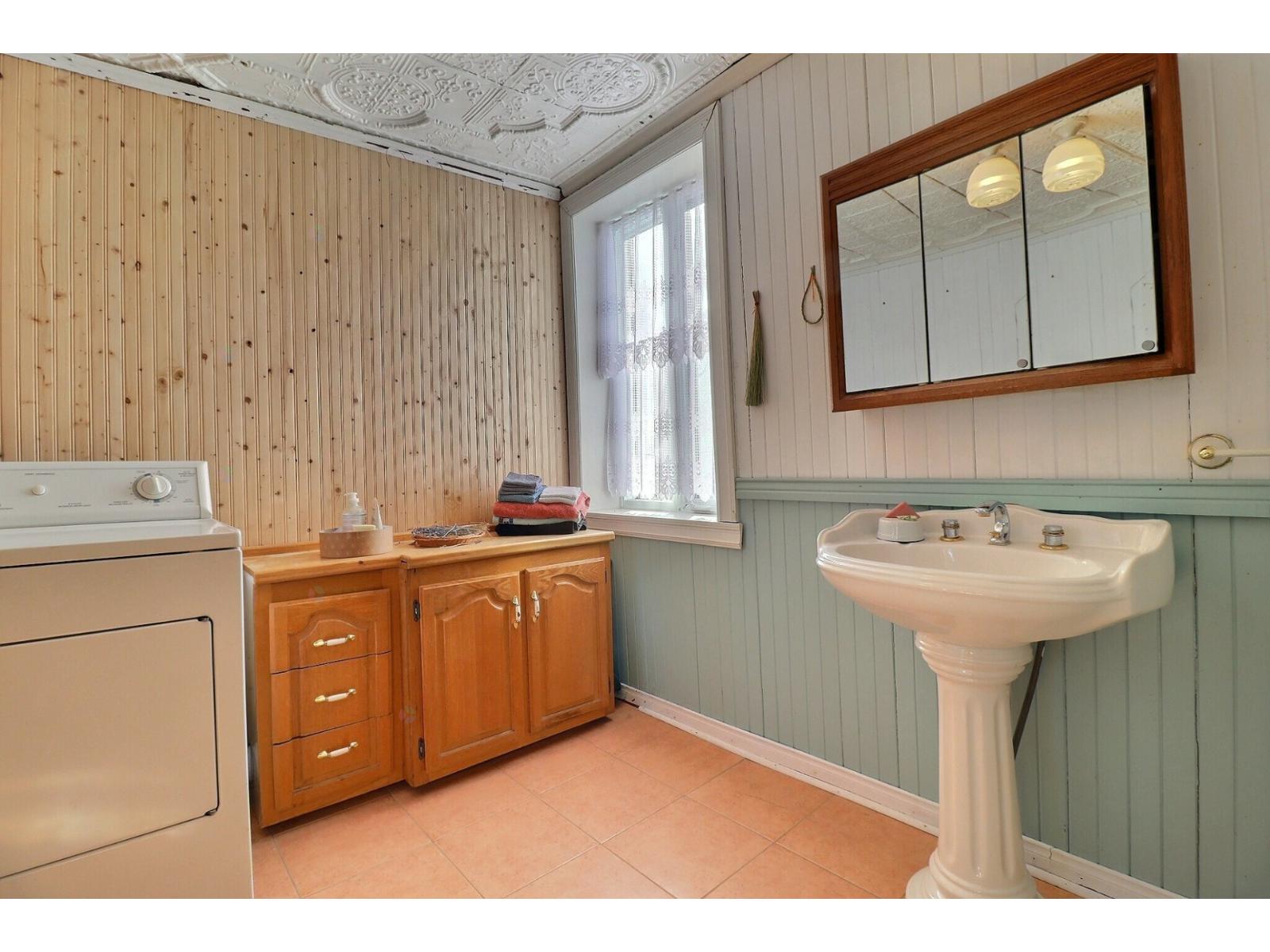 149 3e Avenue E. Property Photo 10
