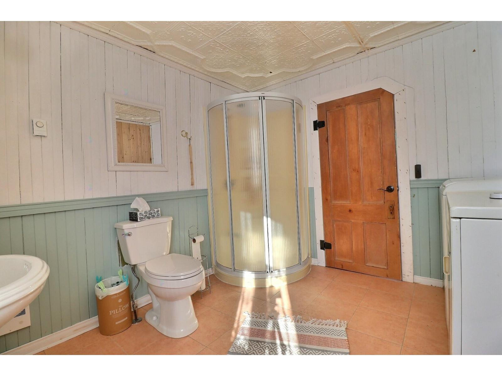 149 3e Avenue E. Property Photo 11