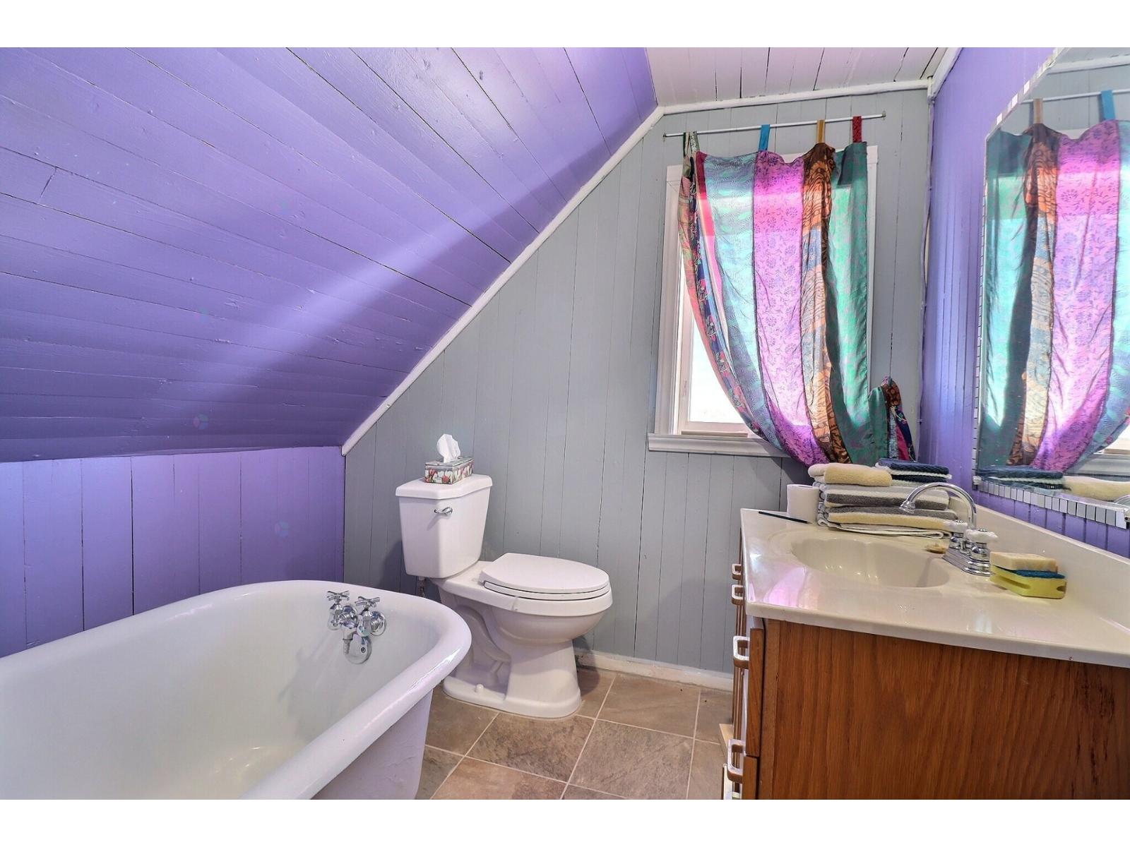 149 3e Avenue E. Property Photo 14