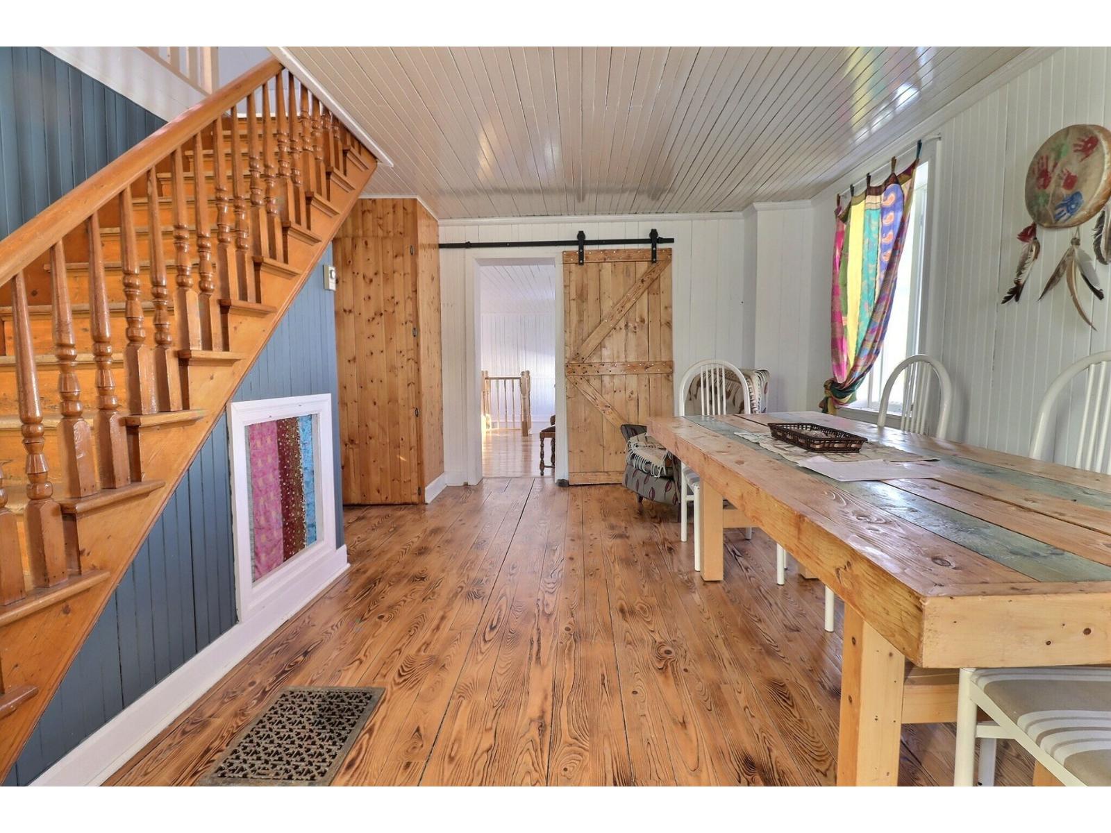 149 3e Avenue E. Property Photo 18