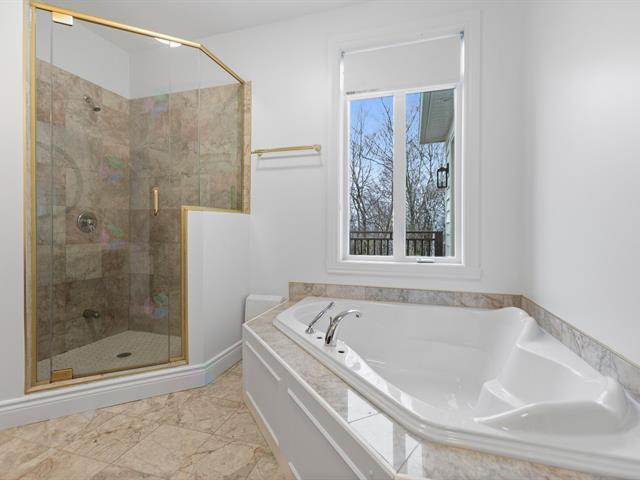 280 Ch. Du Tour-du-lac Property Photo 17