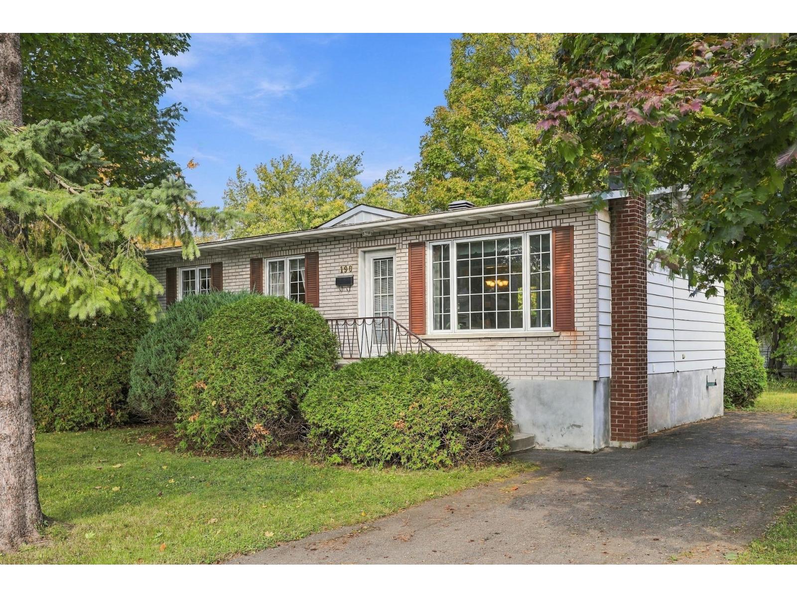 190 Rue De Manthet Property Photo 1
