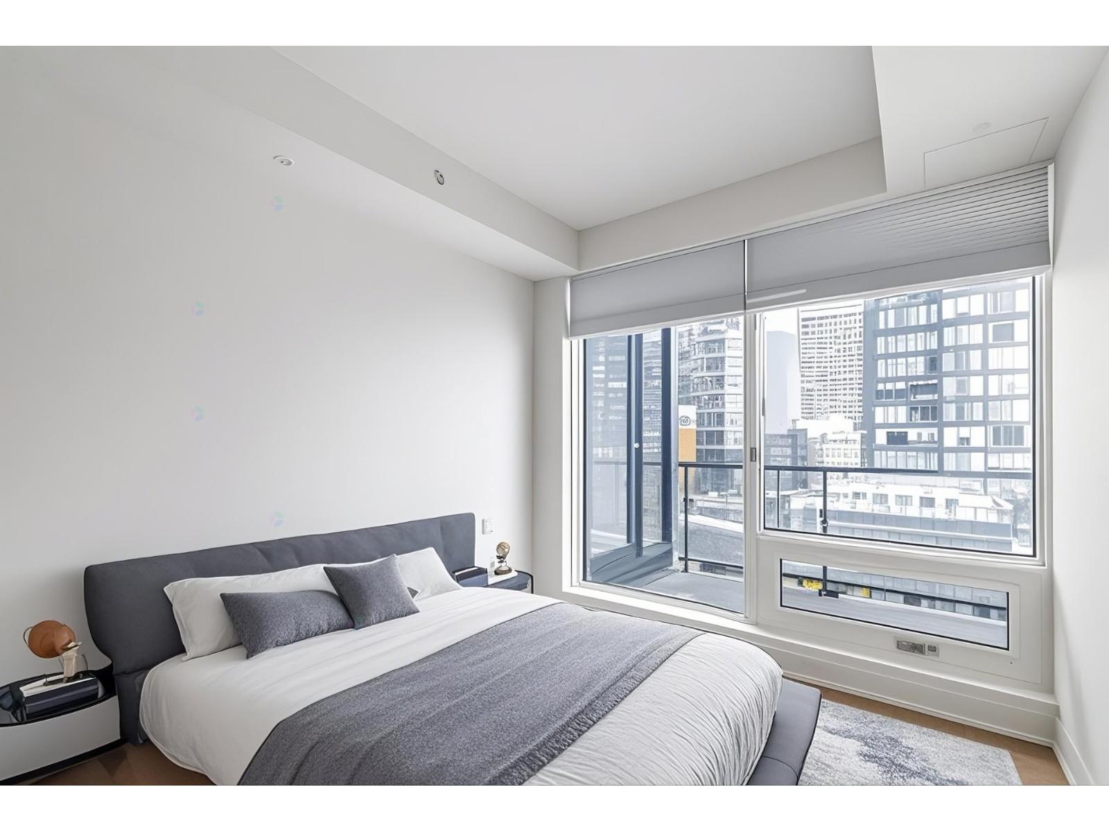 1288 Rue St-antoine O., #1106 Property Photo 4