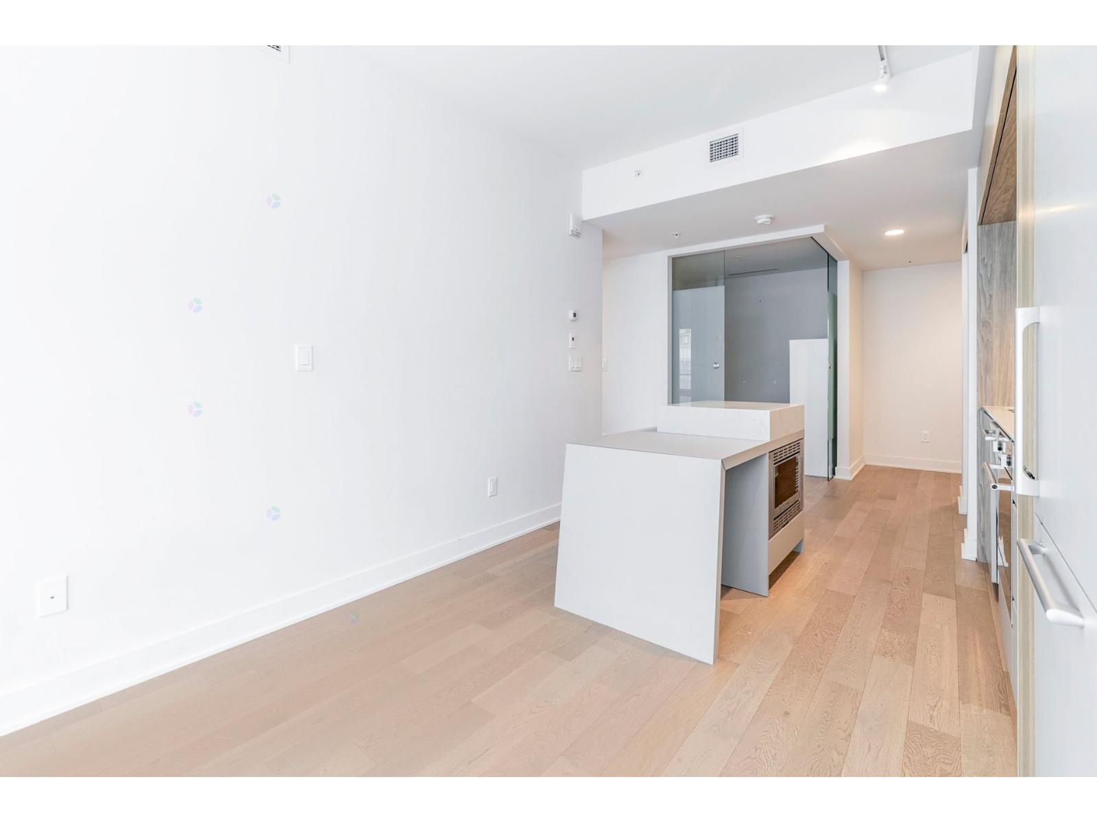 1288 Rue St-antoine O., #1106 Property Photo 9