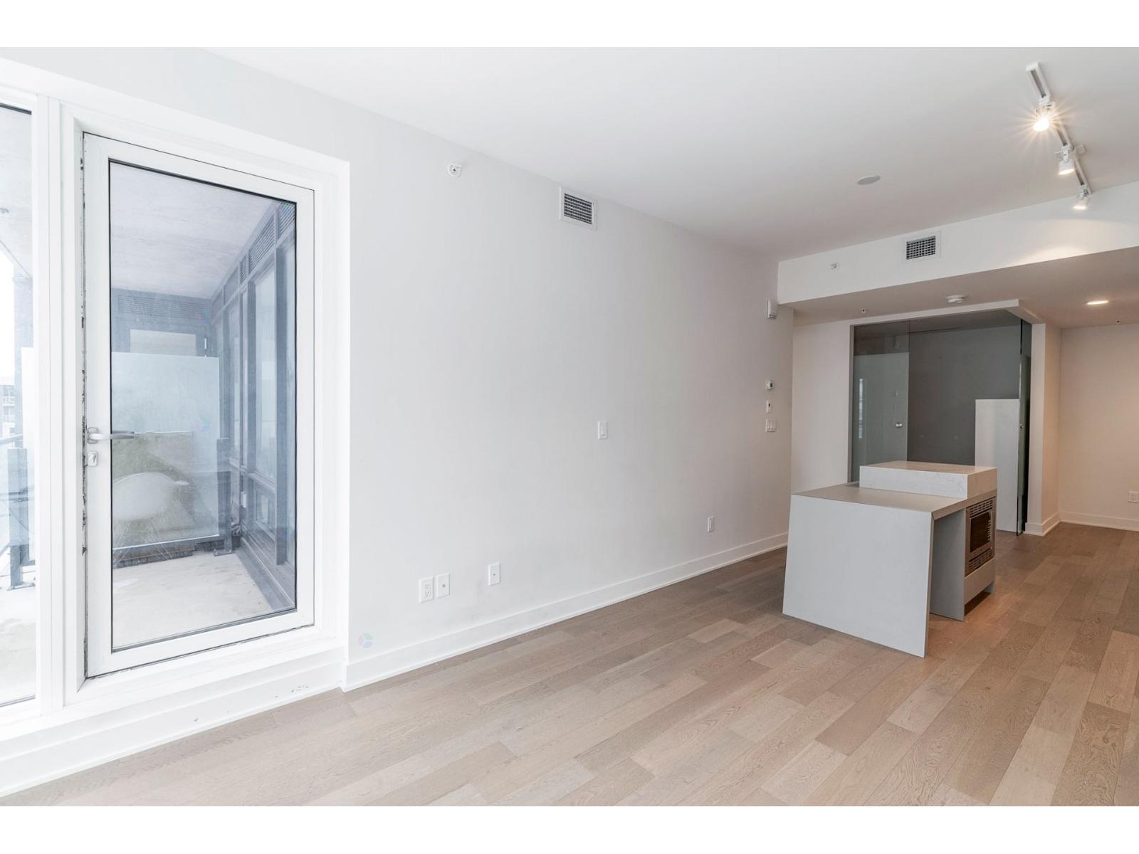 1288 Rue St-antoine O., #1106 Property Photo 10