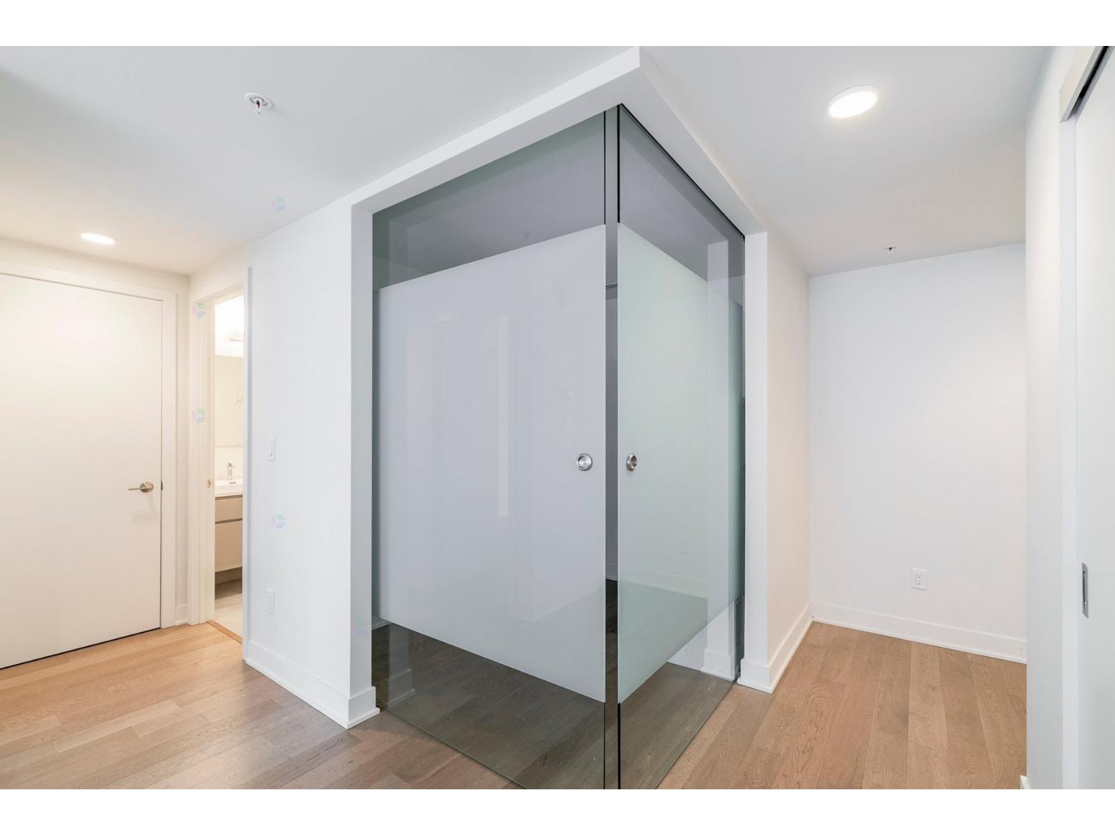 1288 Rue St-antoine O., #1106 Property Photo 11