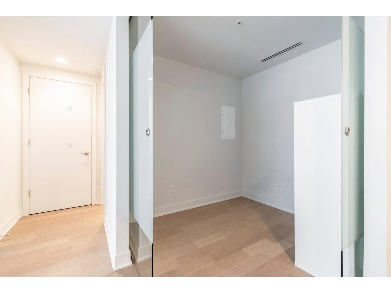 1288 Rue St-antoine O., #1106 Property Photo 14
