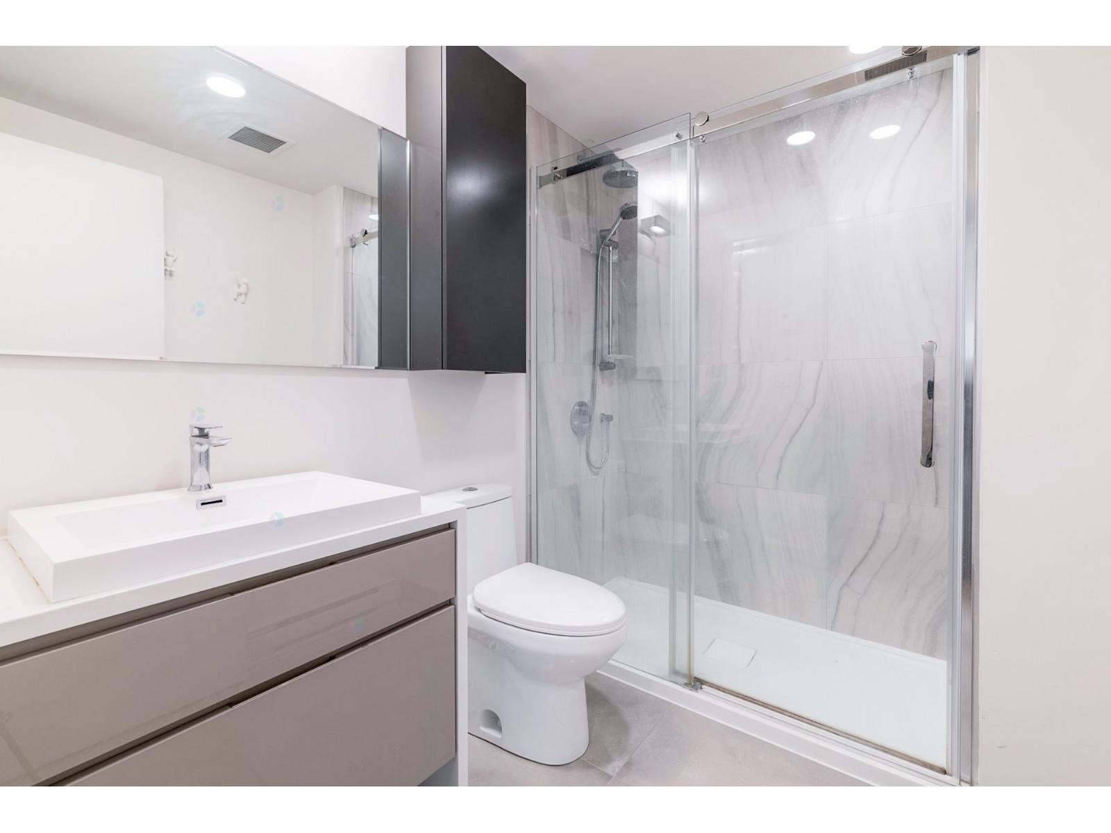 1288 Rue St-antoine O., #1106 Property Photo 22