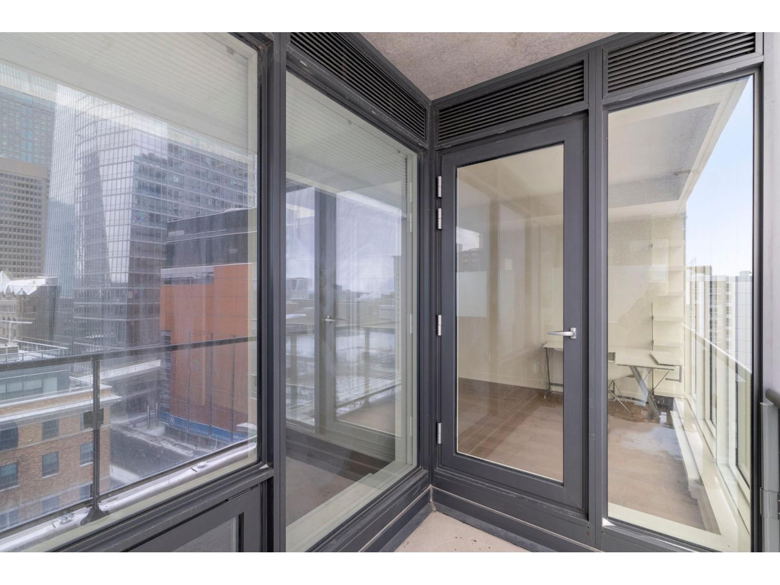 1288 Rue St-antoine O., #1106 Property Photo 28
