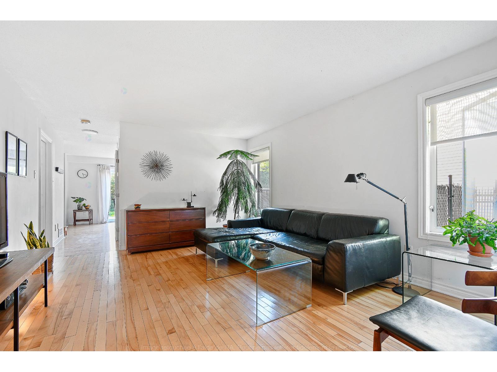 344 Rue Du Louvre Property Photo 8