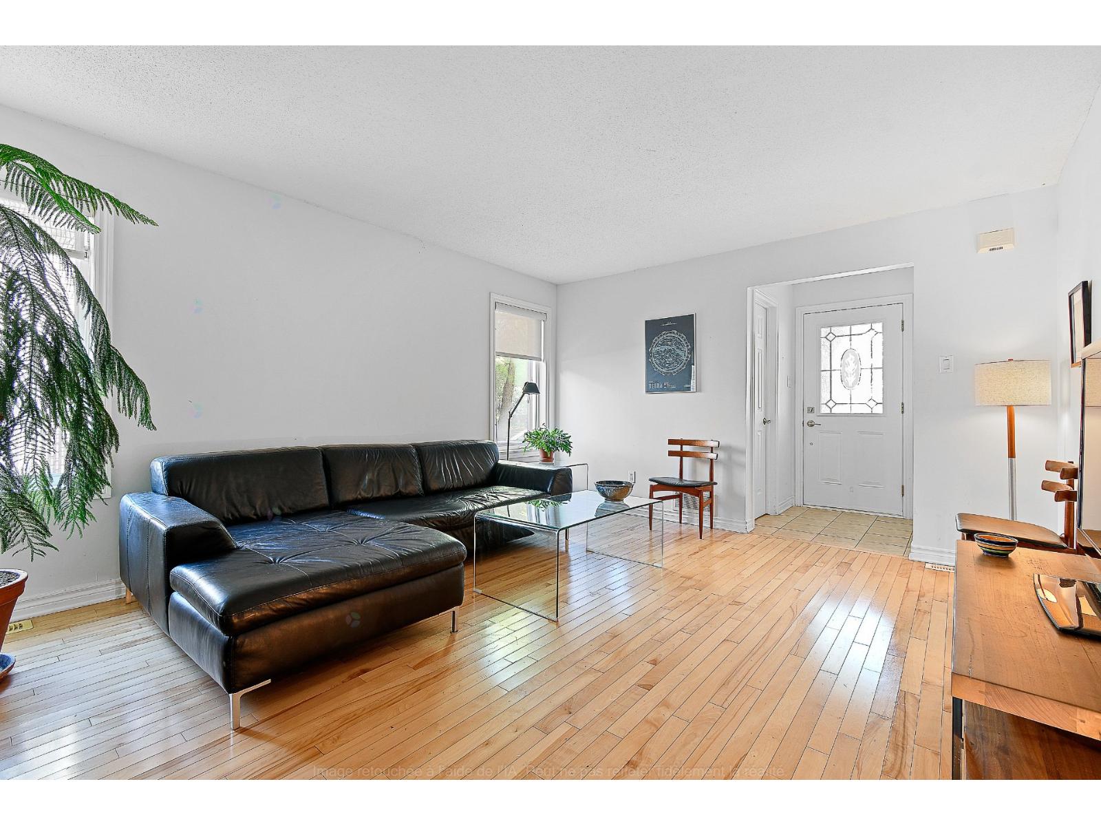 344 Rue Du Louvre Property Photo 9