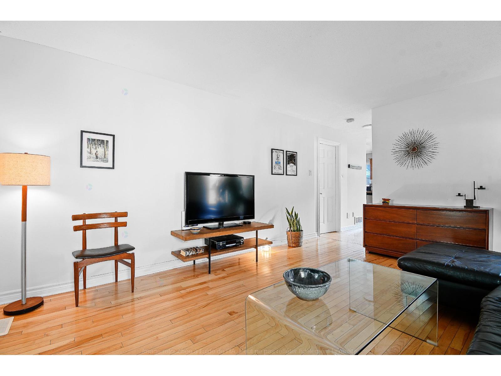 344 Rue Du Louvre Property Photo 10