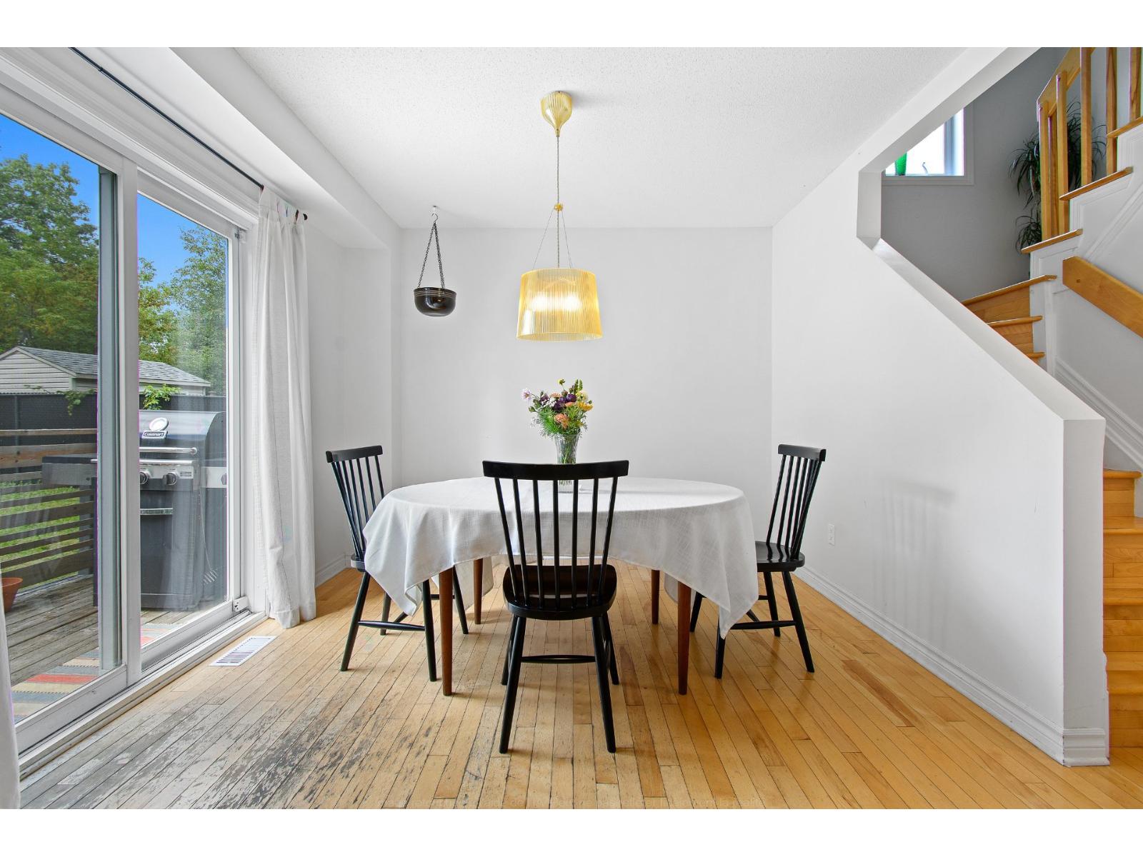 344 Rue Du Louvre Property Photo 27