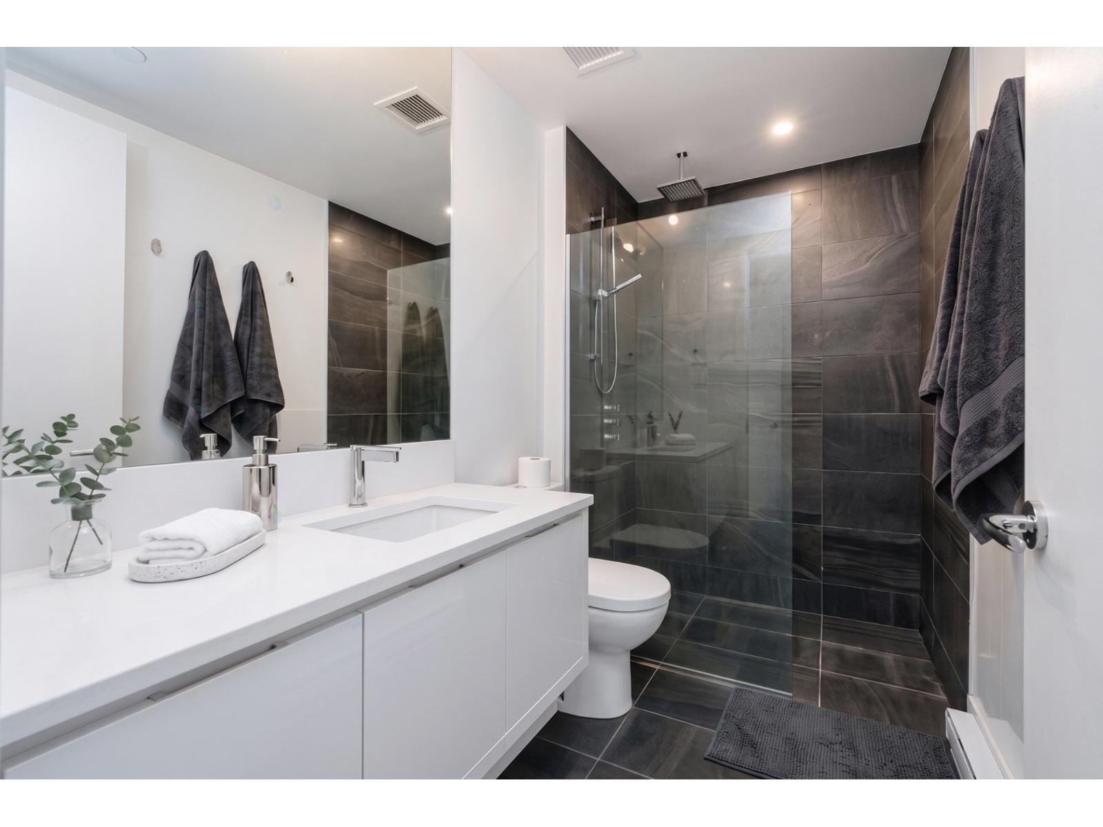 1025 Rue De La Commune E., #906 Property Photo 7