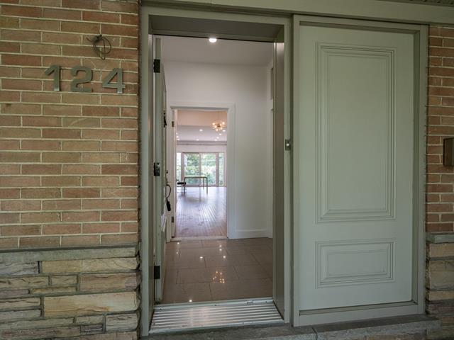 124 Ch. Surrey Property Photo 4