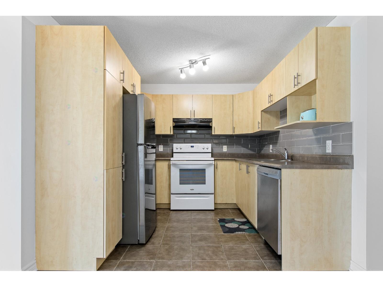 964 Boul. Du Plateau, #3 Property Photo 3