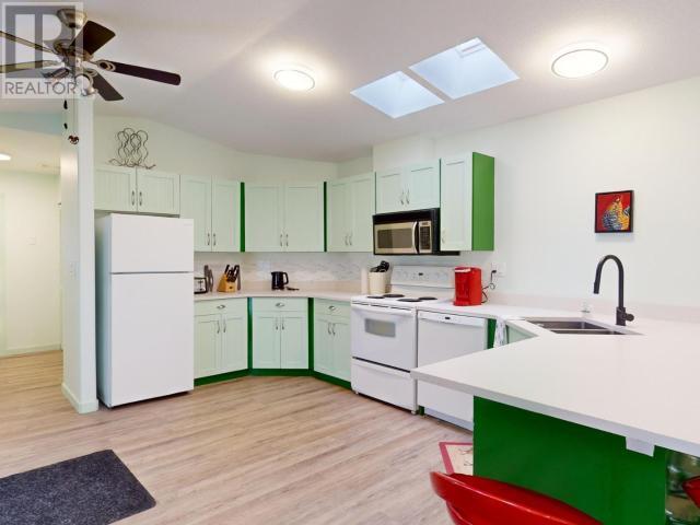 3465 Oak Street Property Photo 4