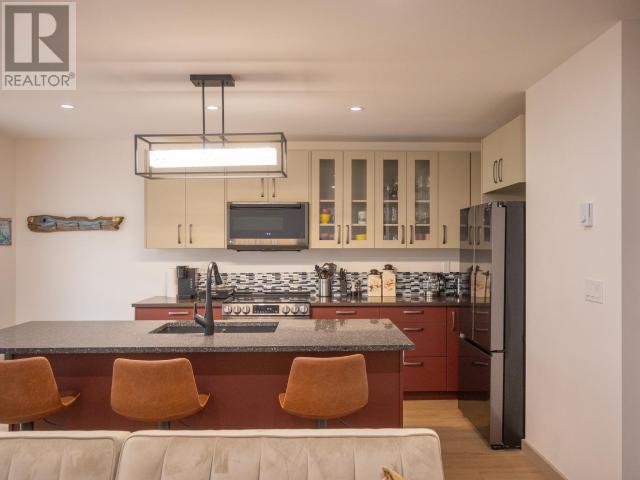 3465 Oak Street Property Photo 5