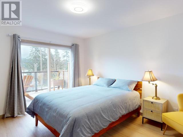 3465 Oak Street Property Photo 6