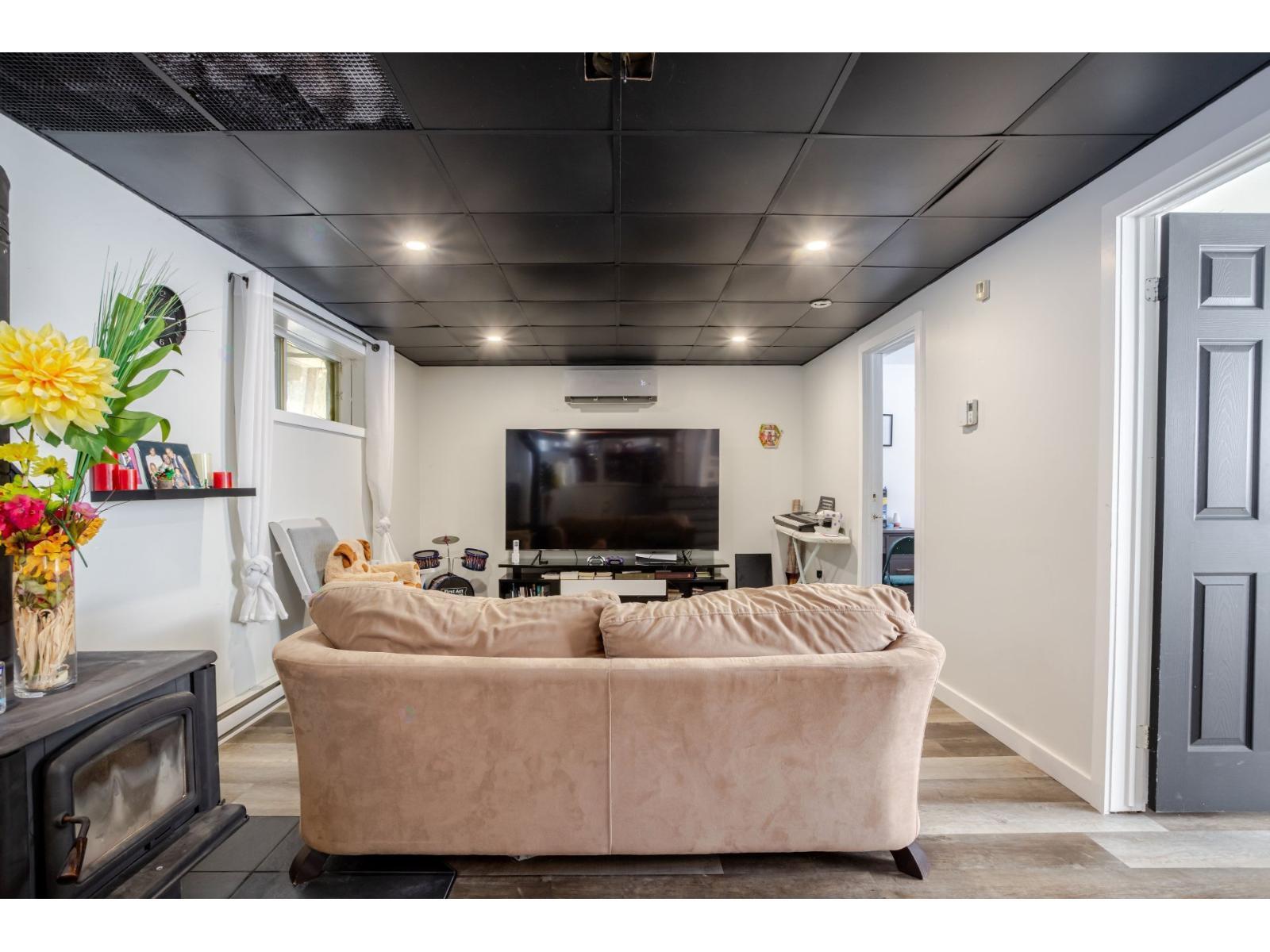 29 Rue Lafrance E. Property Photo 17