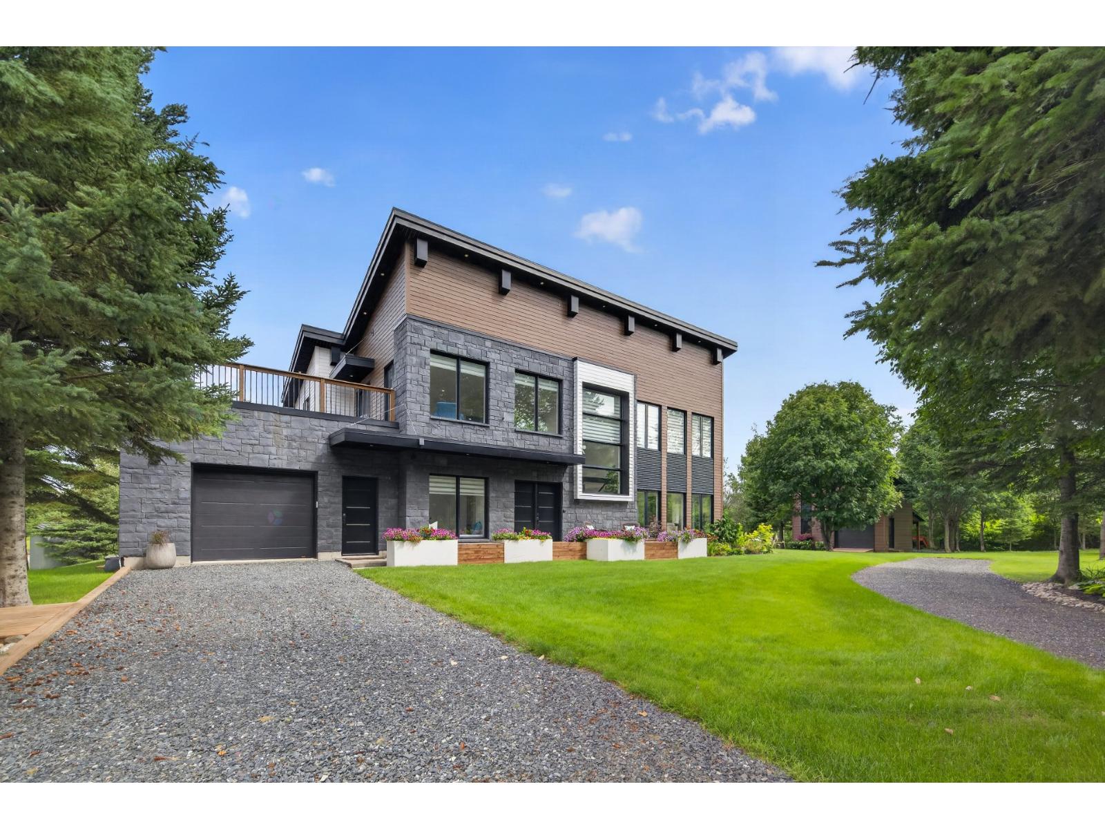 781 Av. Henri-dunant Photo de la propriété 1