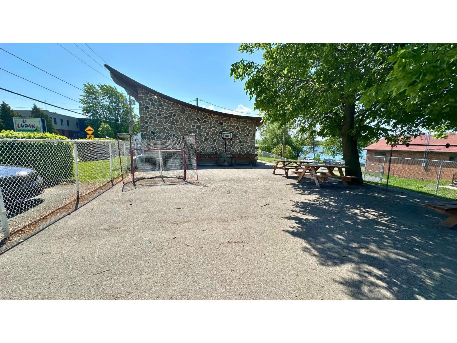 1075 Ch. Du Fleuve Property Photo 11