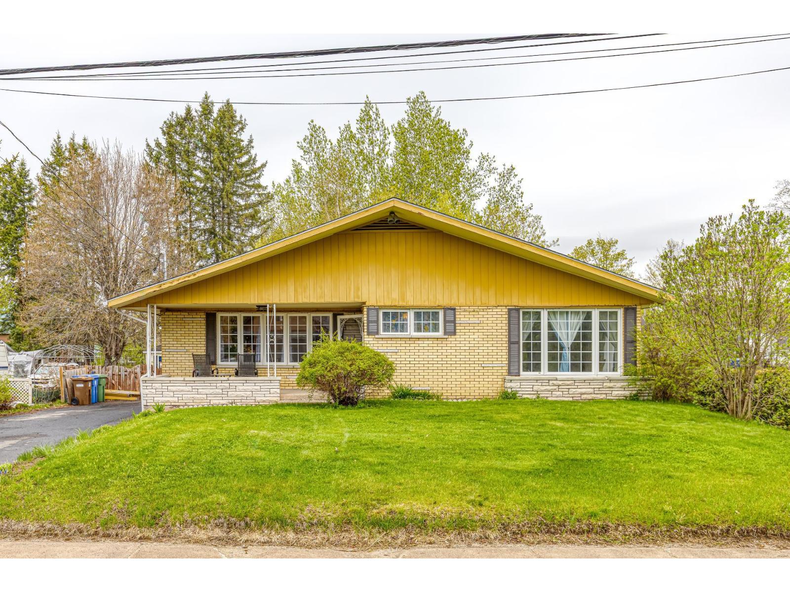 3281 9e Avenue Property Photo 2