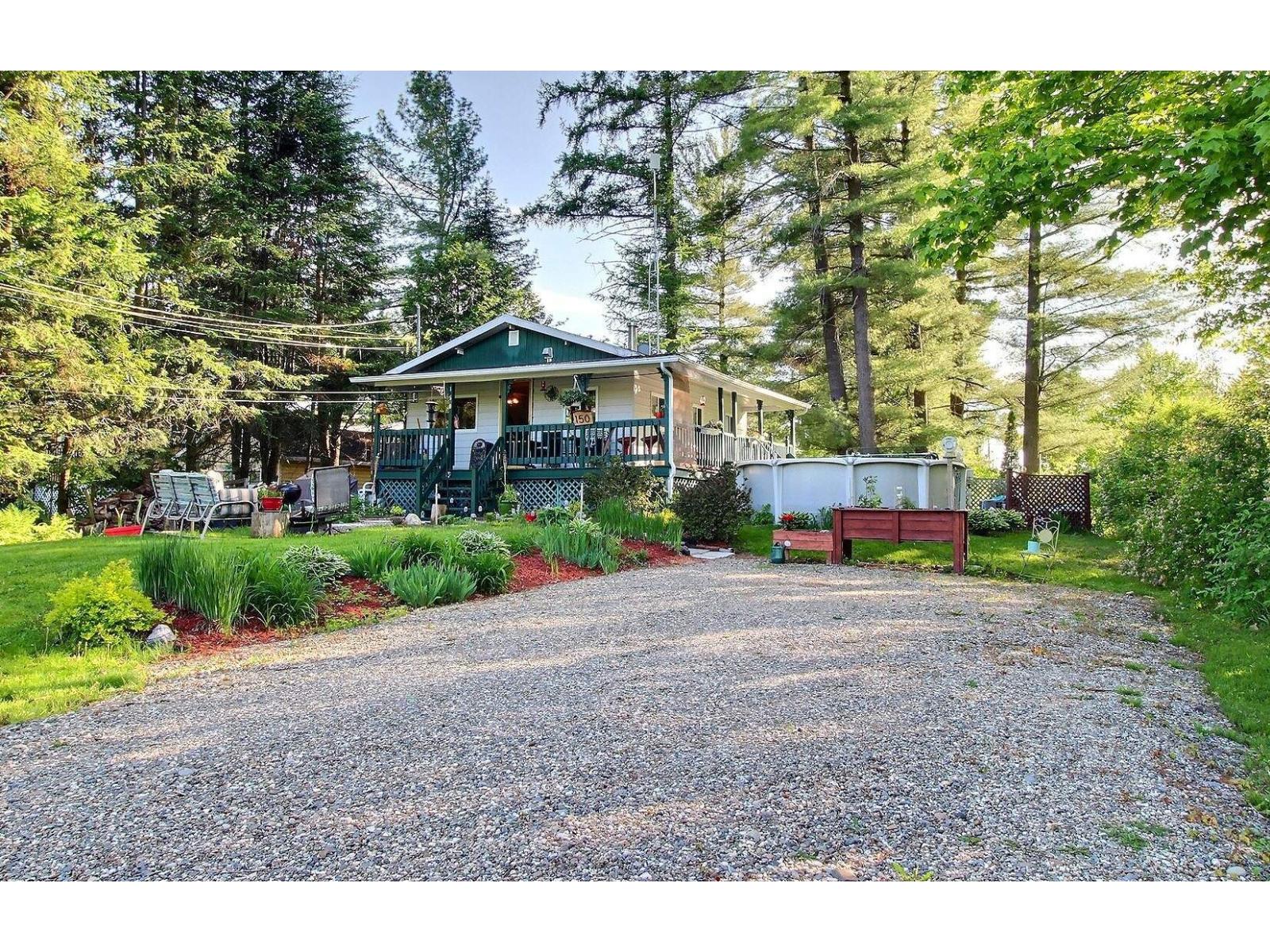 150 4e Avenue Property Photo 1