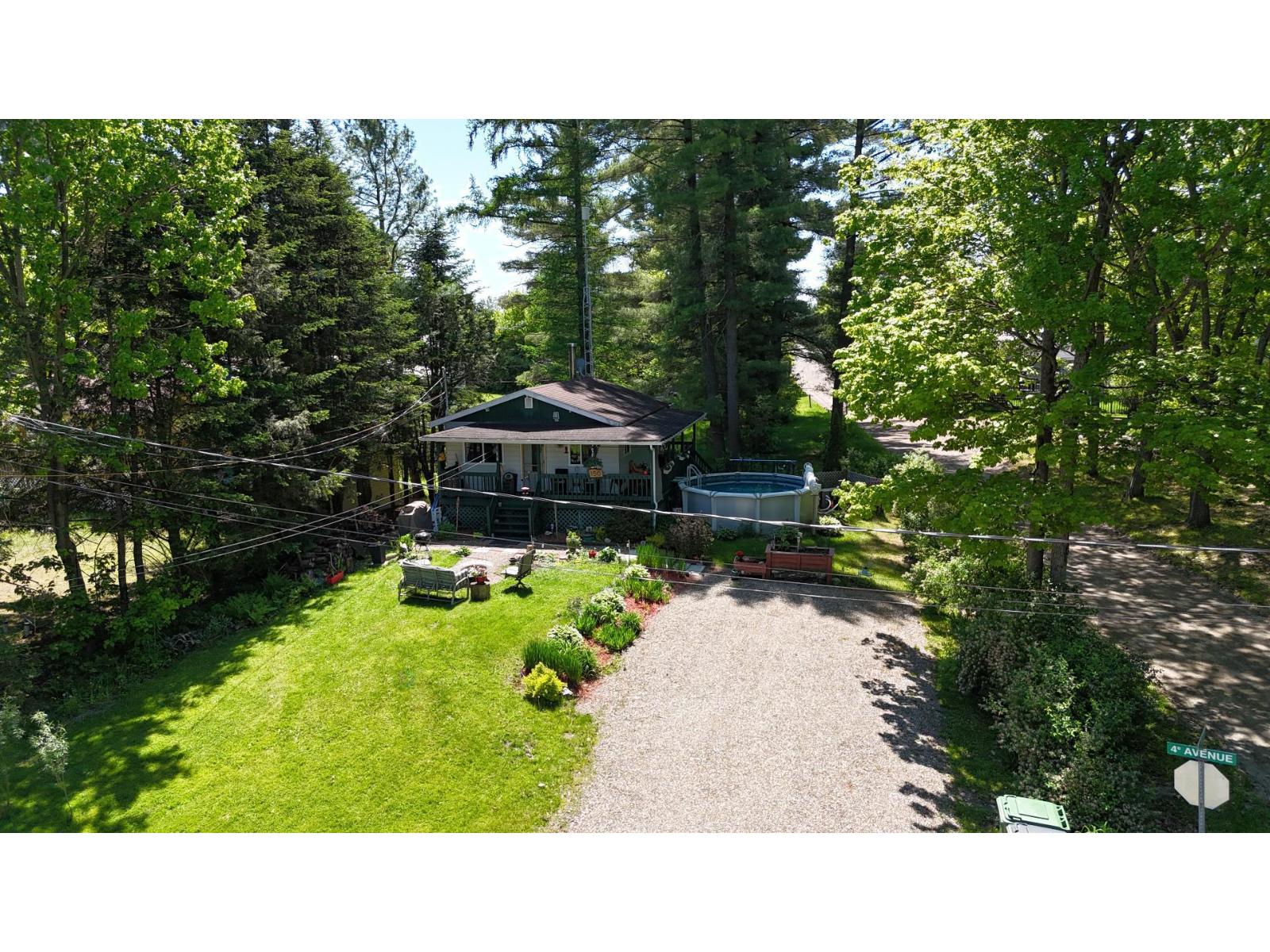 150 4e Avenue Property Photo 2