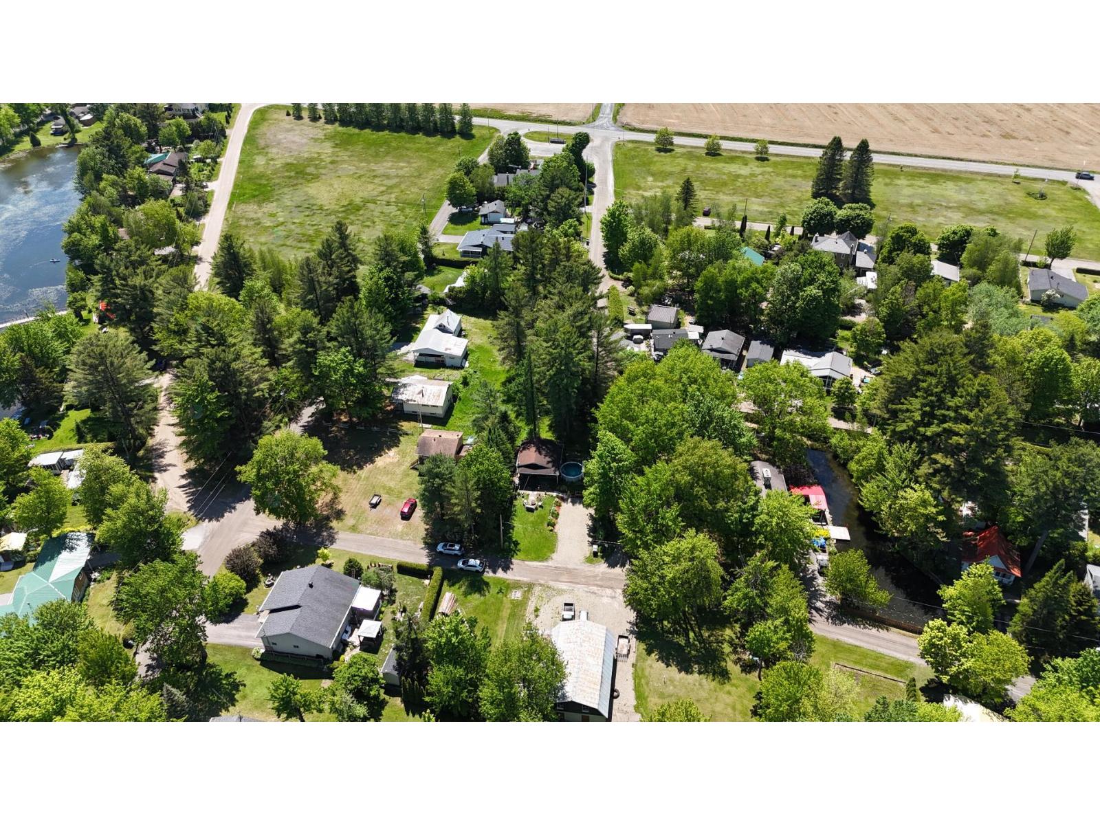 150 4e Avenue Property Photo 9