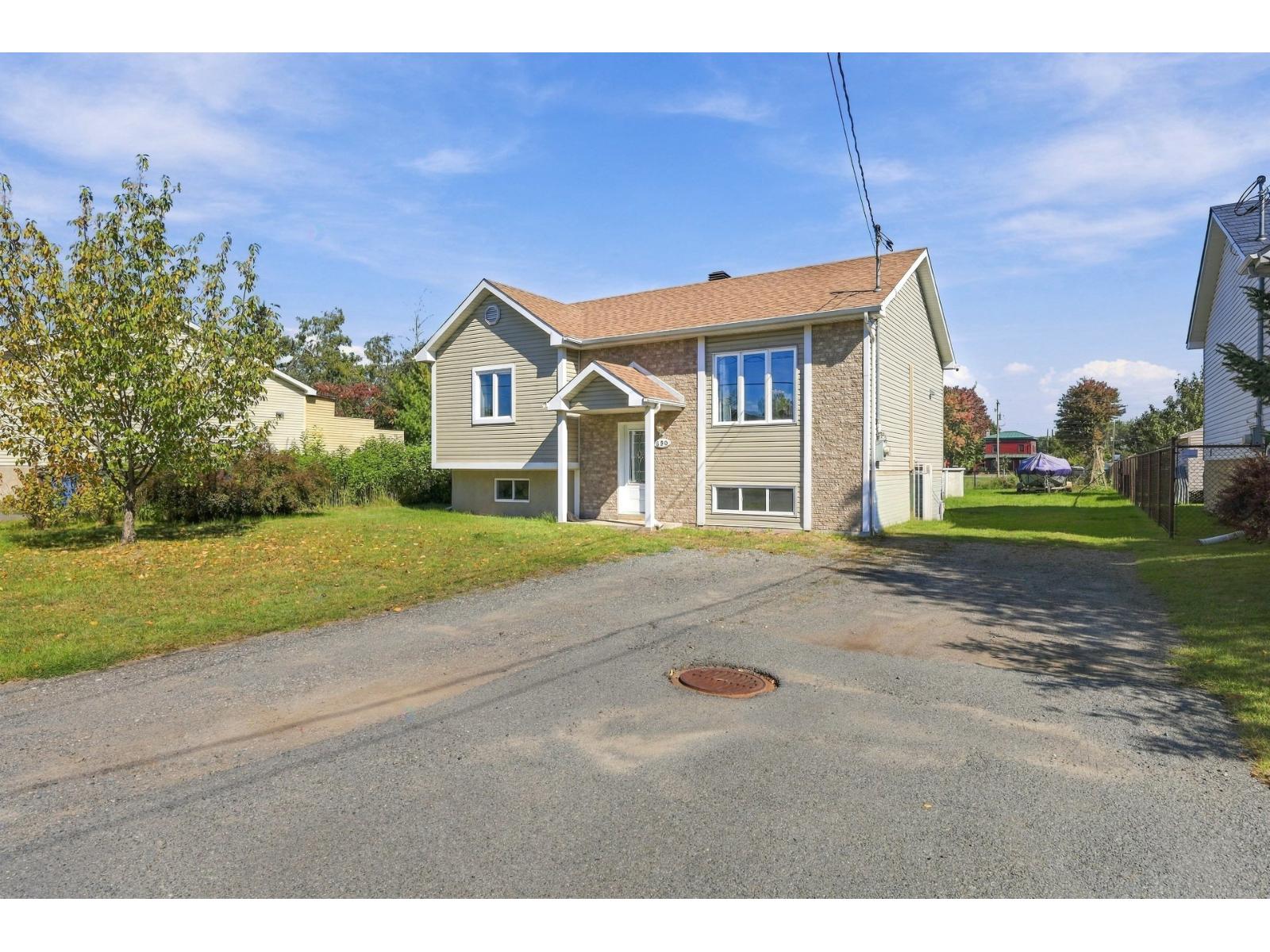 650 Rue Champlain Property Photo 3