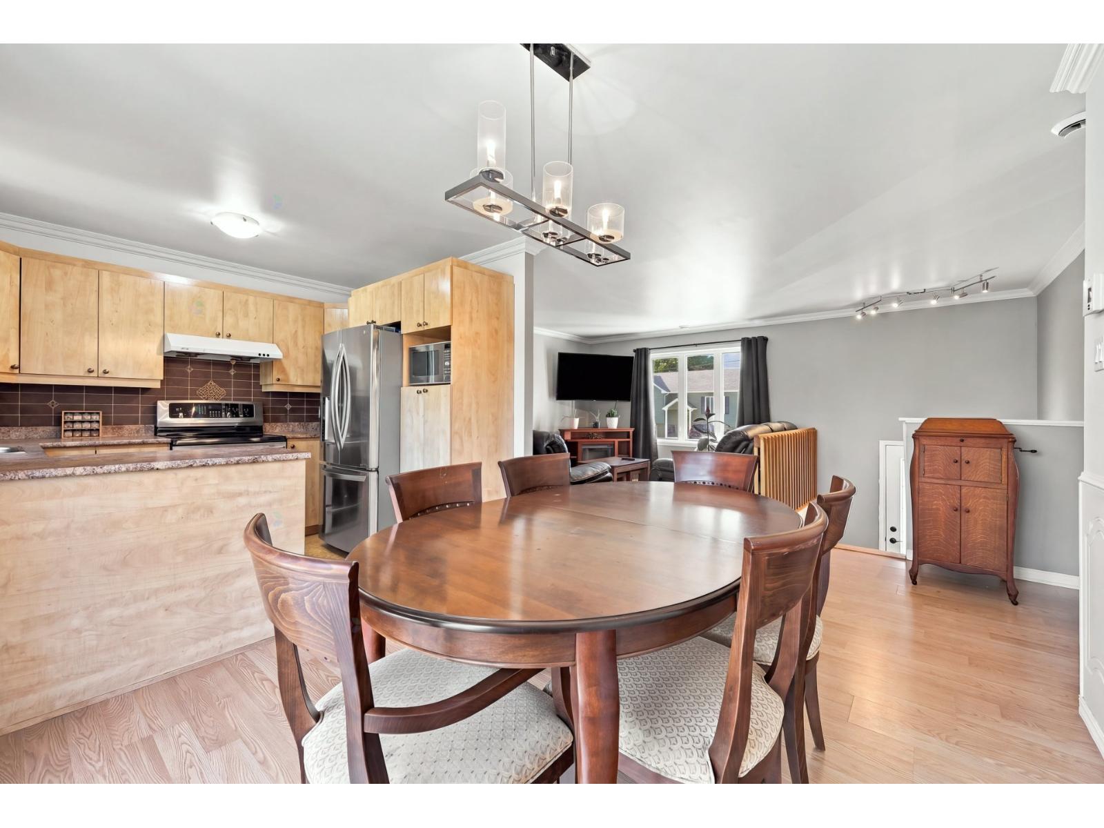 650 Rue Champlain Property Photo 8