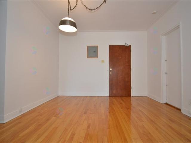 5400 Av. Randall, #1 Property Photo 3