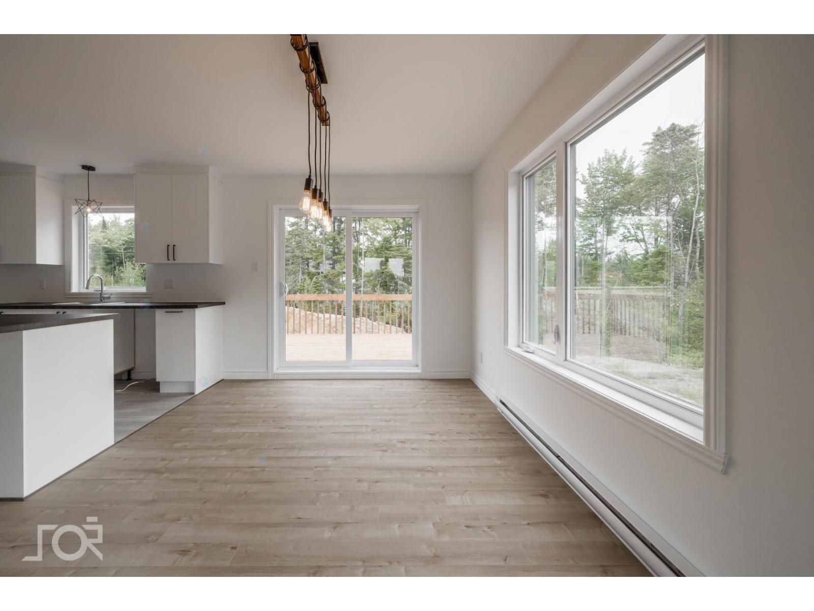 Av. Cantin Property Photo 7