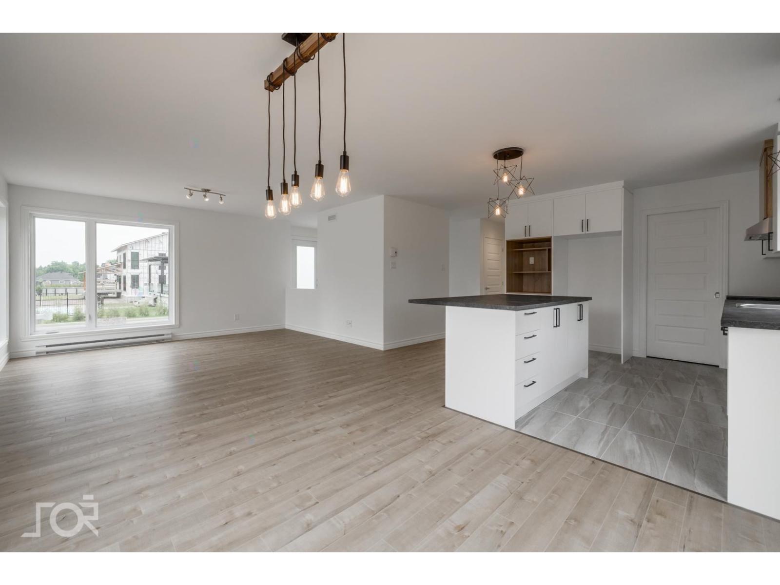 Av. Cantin Property Photo 8