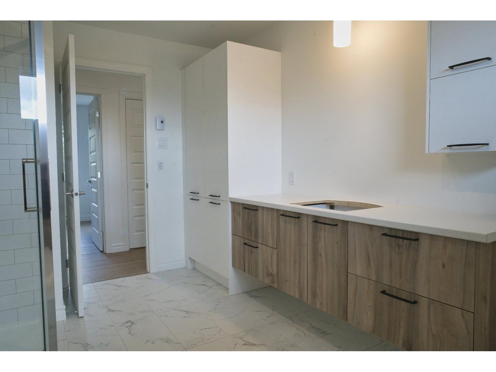 Av. Cantin Property Photo 14